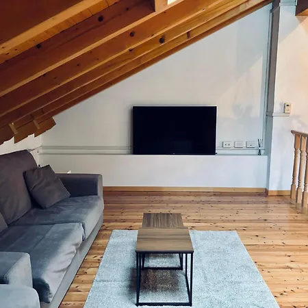 La Ca Rosa Nyaraló *